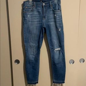 Gap Skinny Jeans Slightly distressed